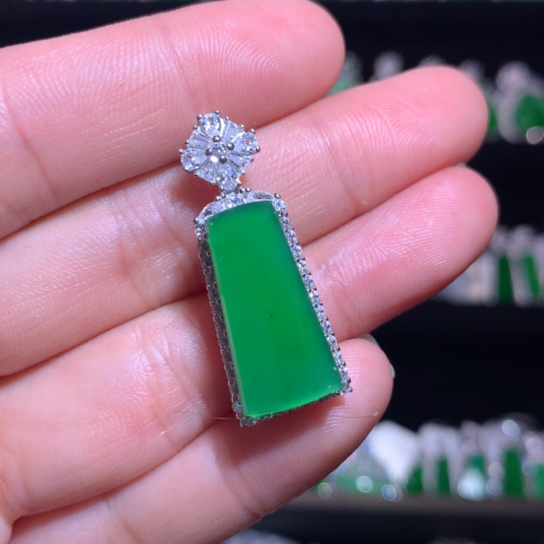 【闪购商品】颈饰银S925镶嵌翡翠天然翡翠