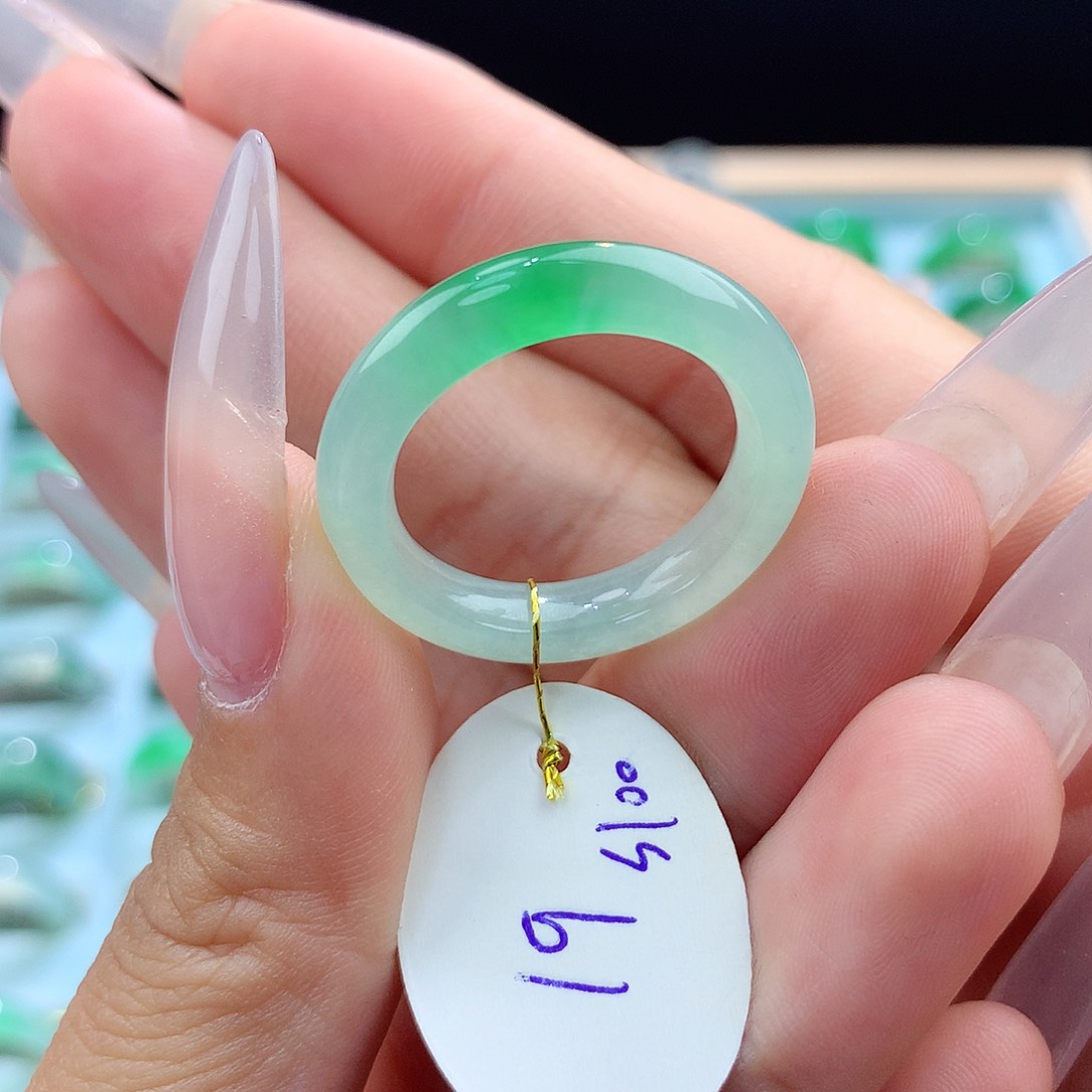 翡翠戒指未镶嵌19圈