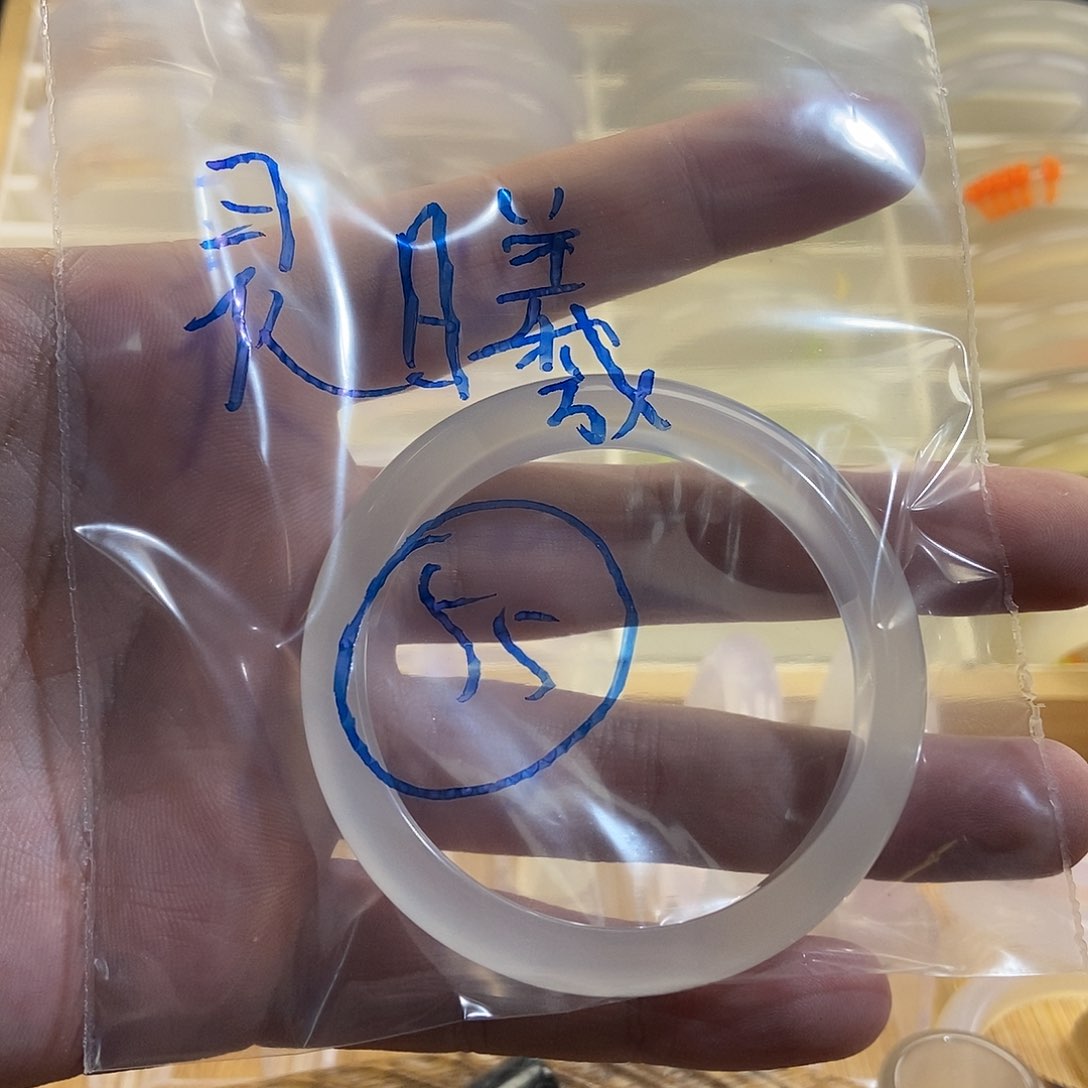 玛瑙/玉髓手镯未镶嵌灵*