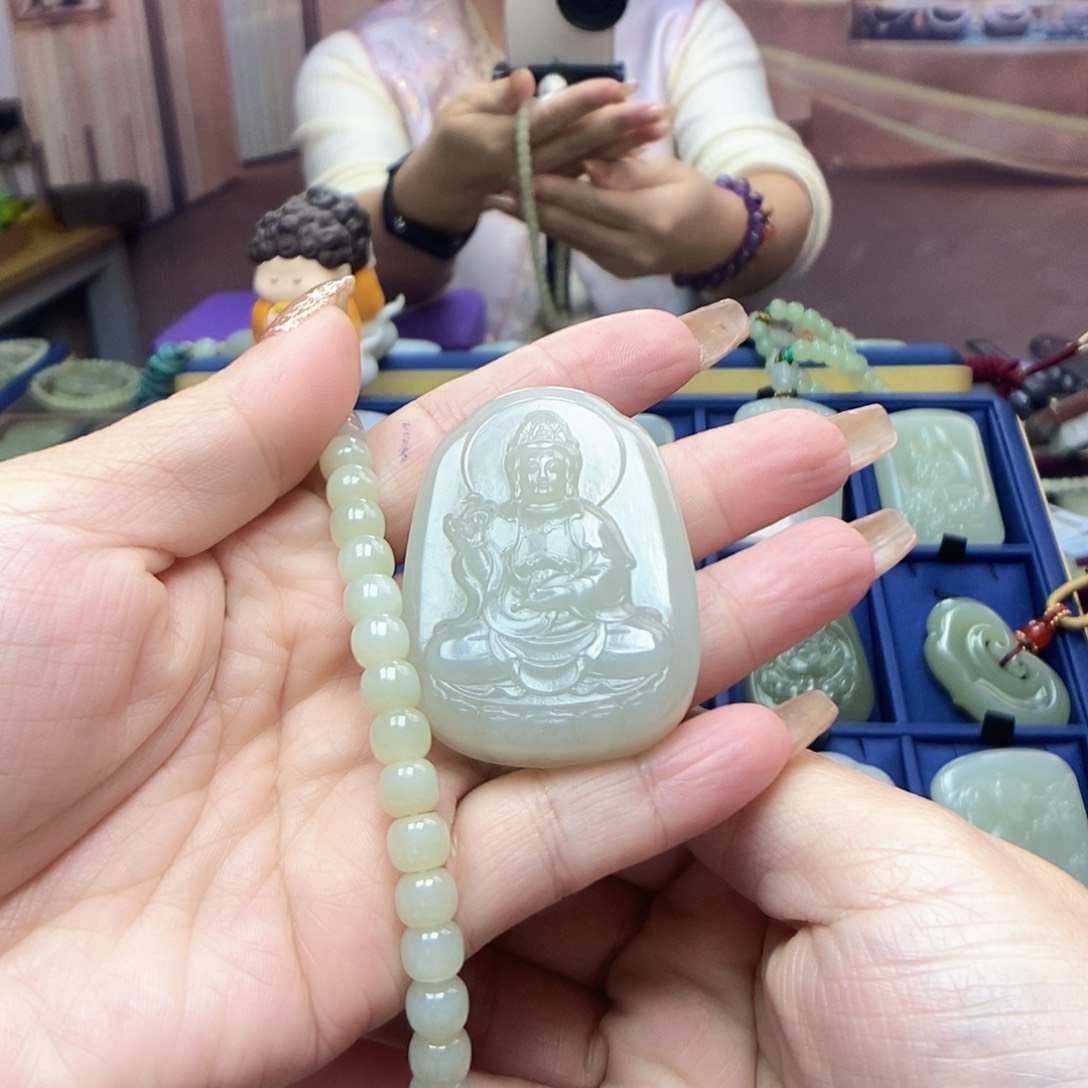 和田玉未镶嵌颈饰射*座