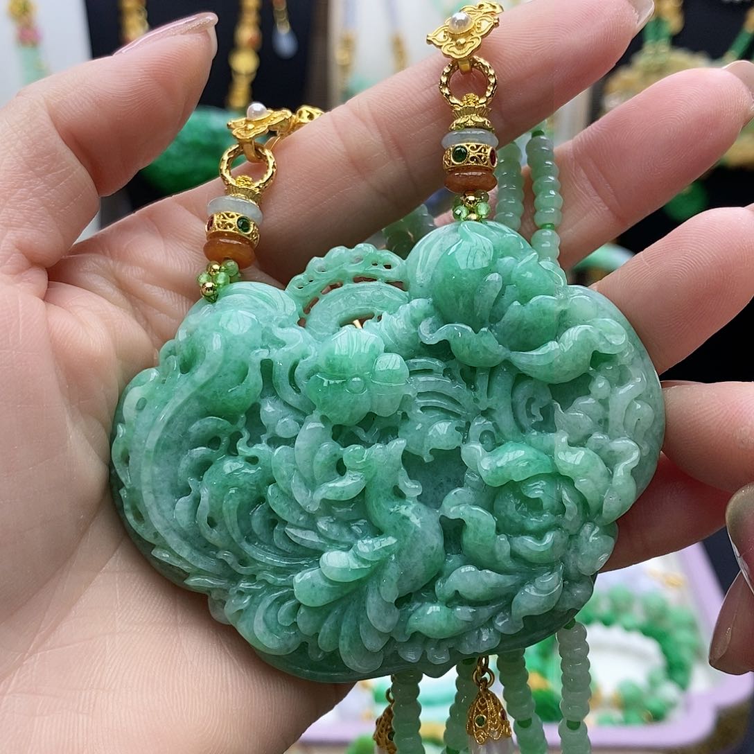 翡翠颈饰未镶嵌天然