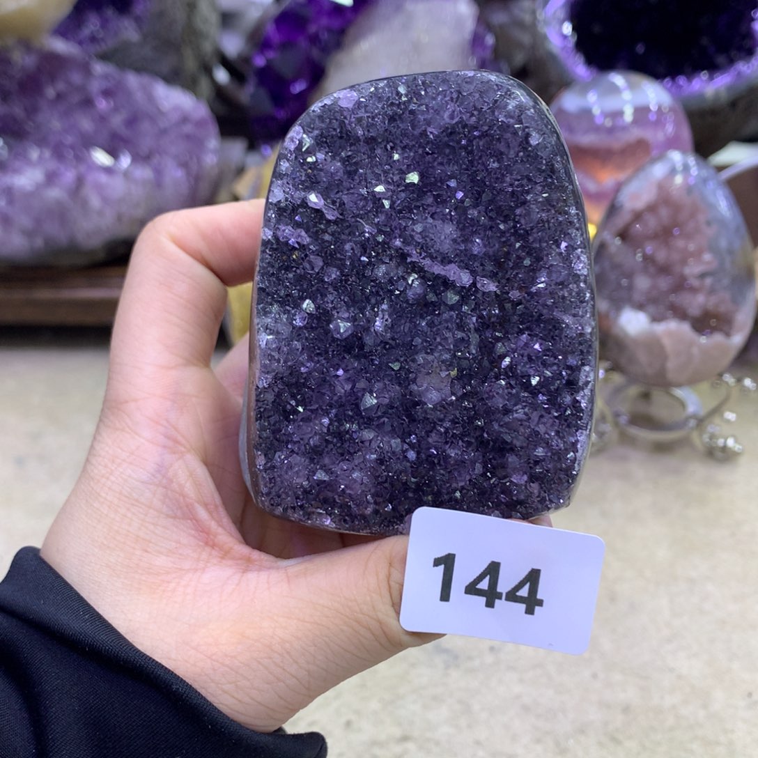紫晶未镶嵌大型摆件（非配饰）