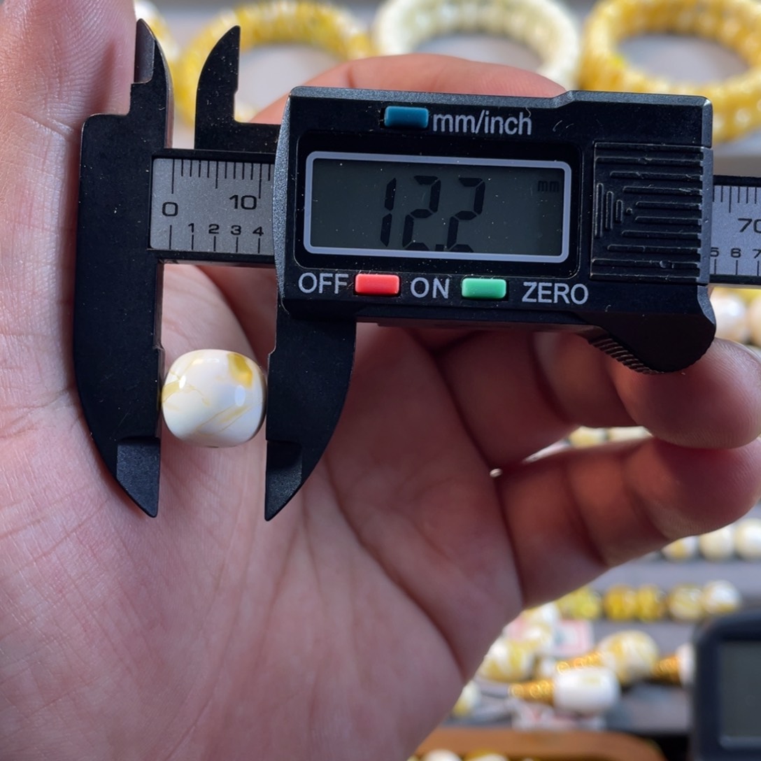 蜜蜡裸石未镶嵌行**人金漆白老型