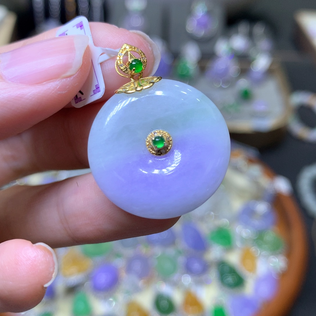 【闪购商品】翡翠颈饰18K金镶嵌翡翠吊坠项链