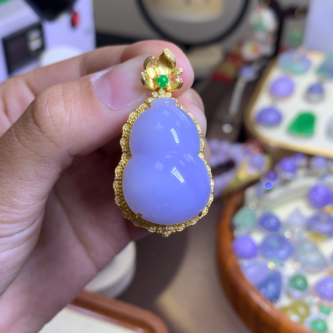 翡翠18K金镶嵌颈饰翡翠