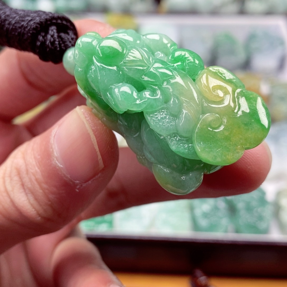 翡翠颈饰未镶嵌翡翠