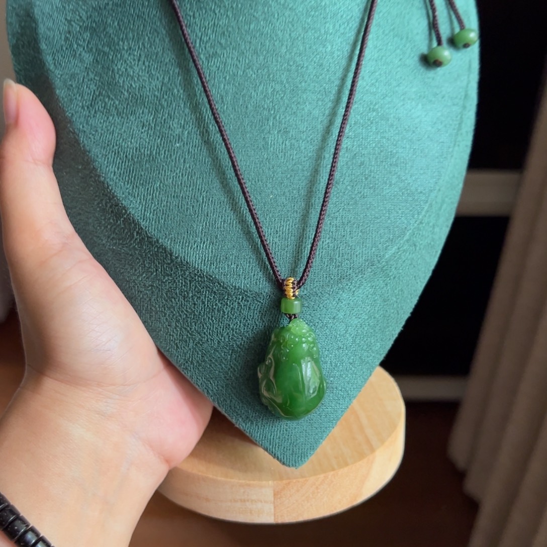 呜***王颈饰未镶嵌和田玉