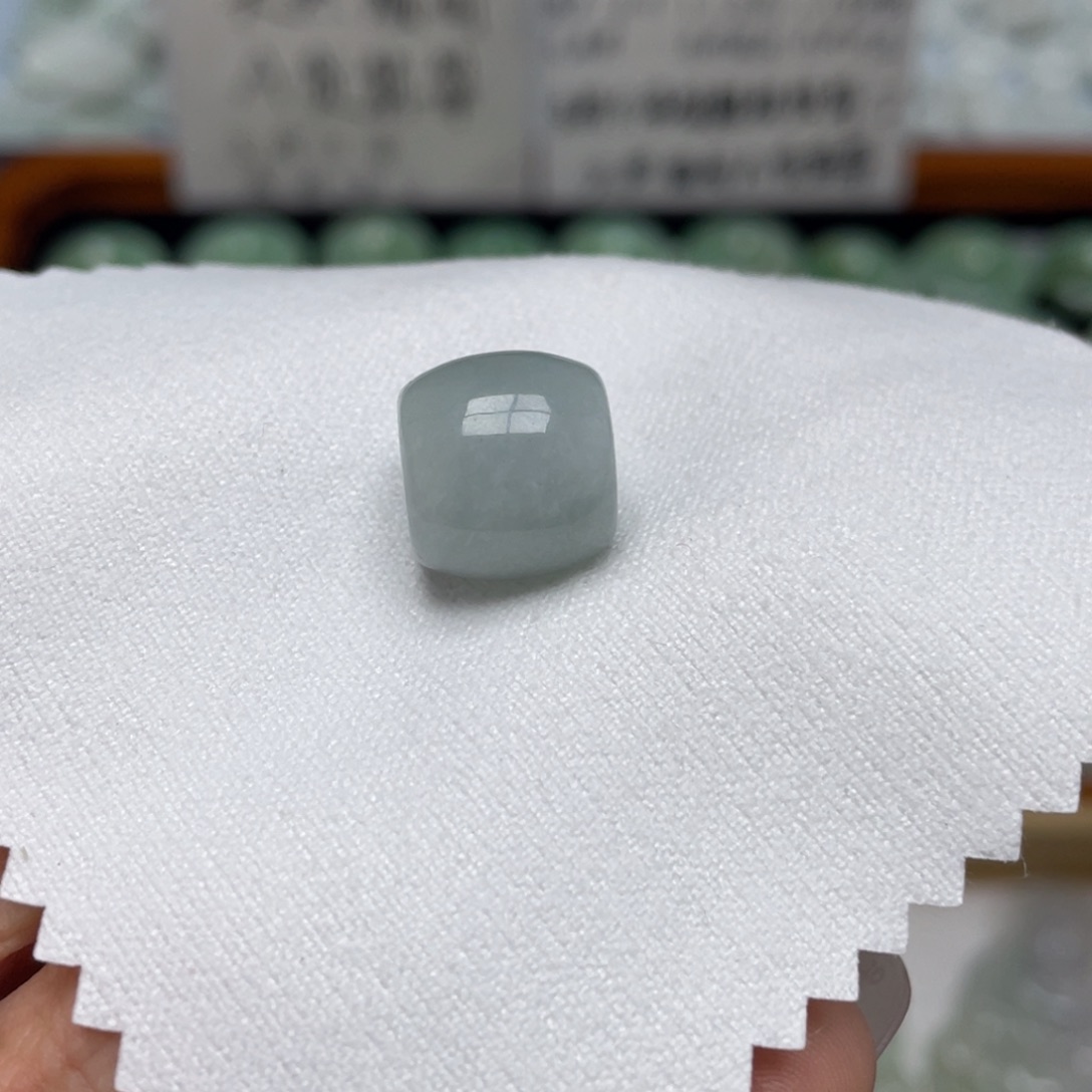 翡翠未镶嵌颈饰路路通