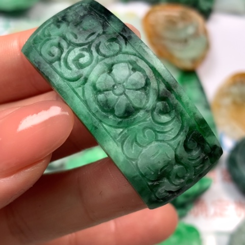 翡翠颈饰未镶嵌翡翠