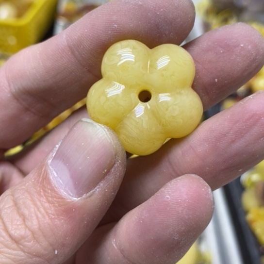 蜜蜡裸石未镶嵌吊坠