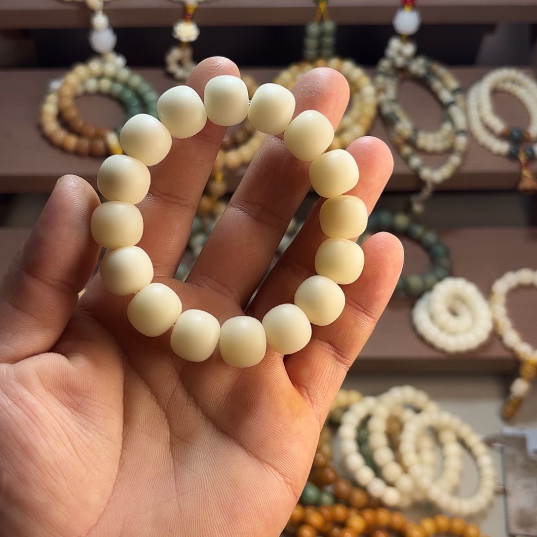 奕***陈吊坠菩提根/象牙果