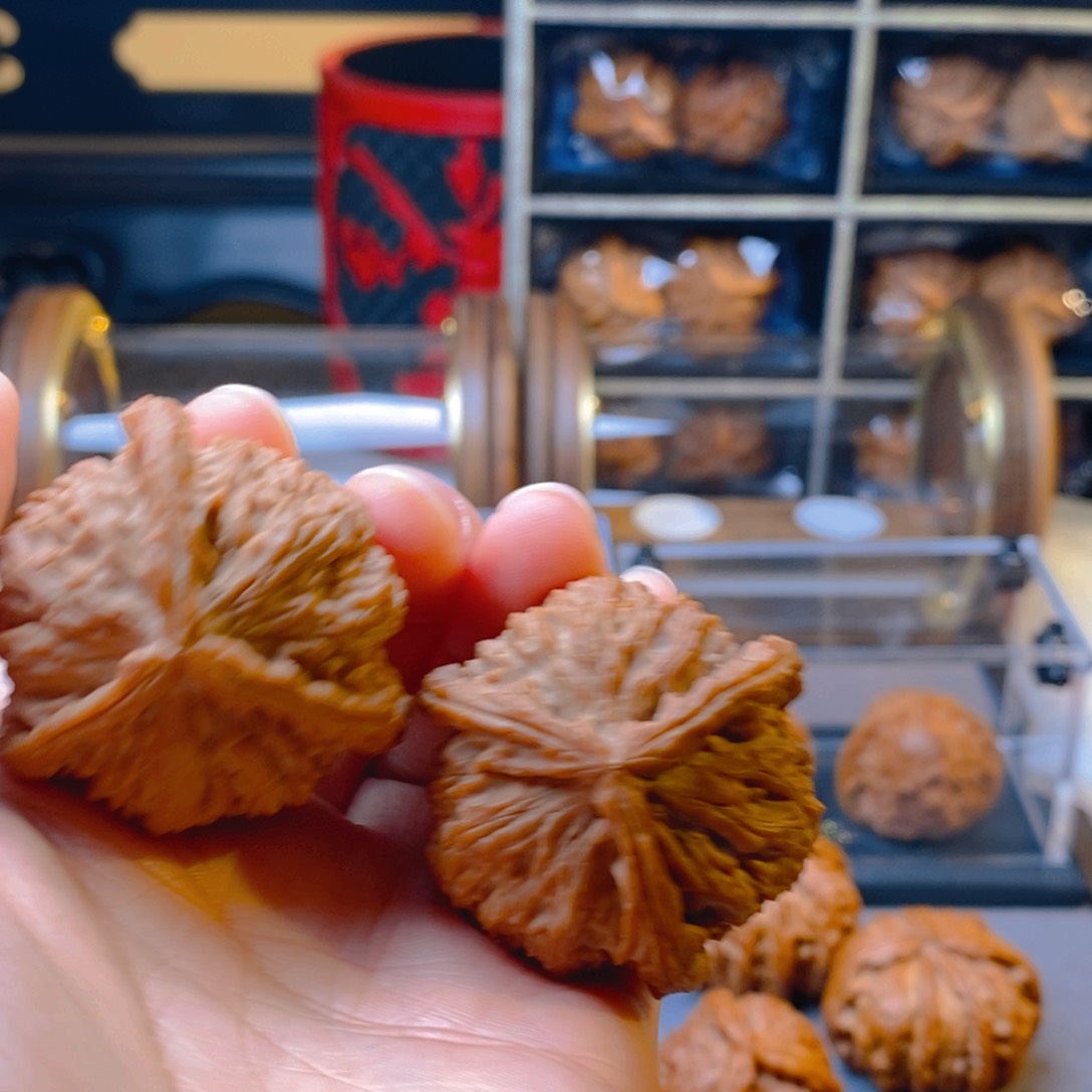 精品核桃把件43白奔