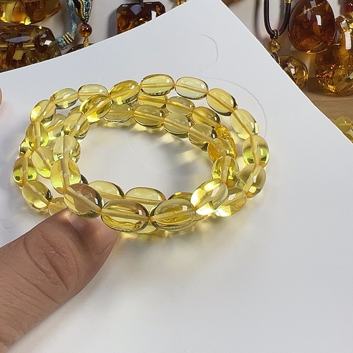 金珀未镶嵌颈饰金珀