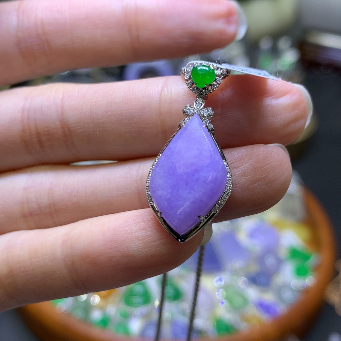 翡翠颈饰18K金镶嵌翡翠吊坠项链