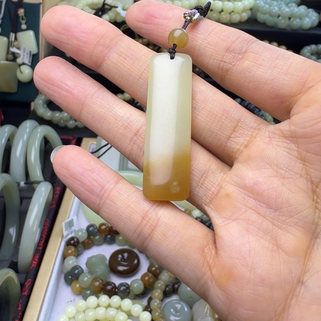 和田玉（糖玉）未镶嵌颈饰