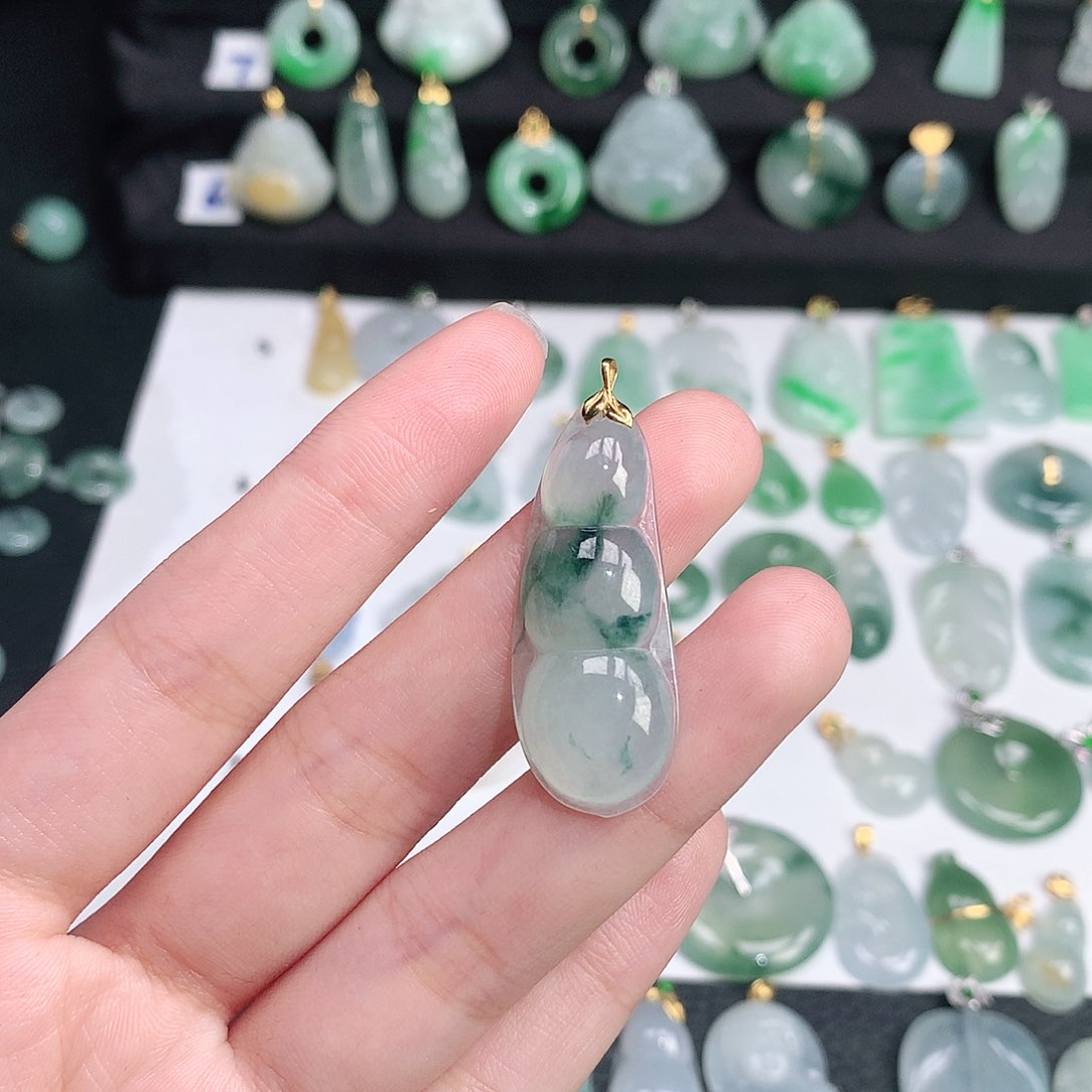 翡翠颈饰未镶嵌翡翠