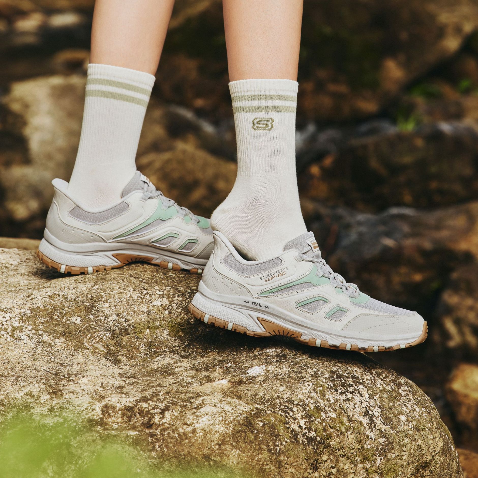Skechers斯凯奇春女款厚底耐磨户外鞋城市跑步鞋休闲运动鞋180025