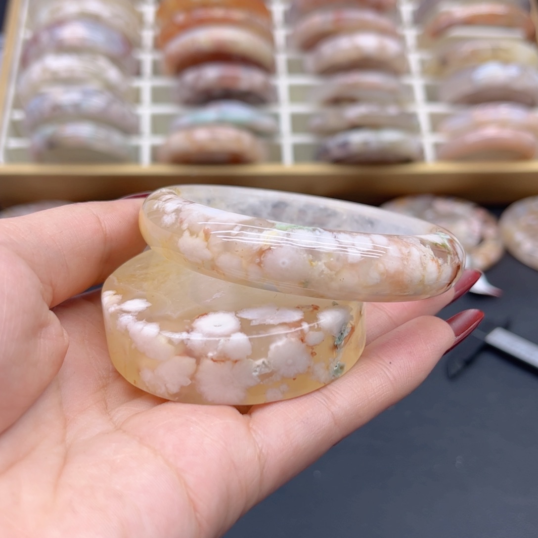 玛瑙/玉髓手镯未镶嵌58