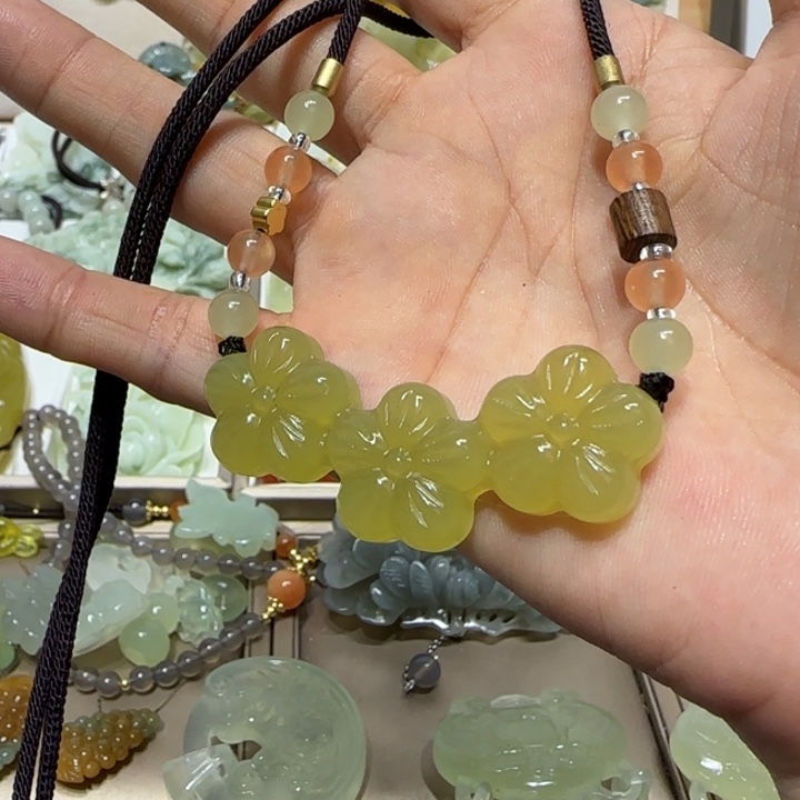 蛇纹石玉吊坠未镶嵌