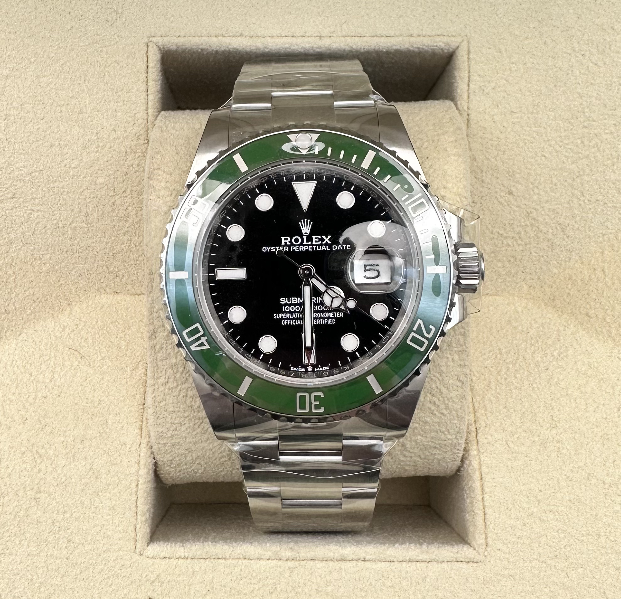 99新 Rolex/劳力士 m126610lv-0002绿水鬼24年7月卡41毫米男表
