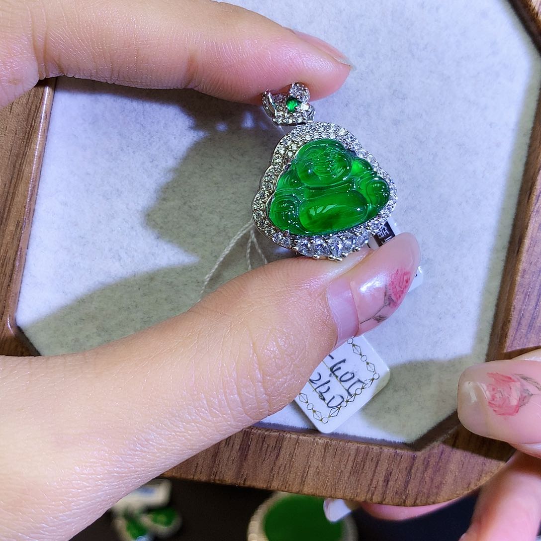 翡翠颈饰银S925镶嵌天然翡翠佛公