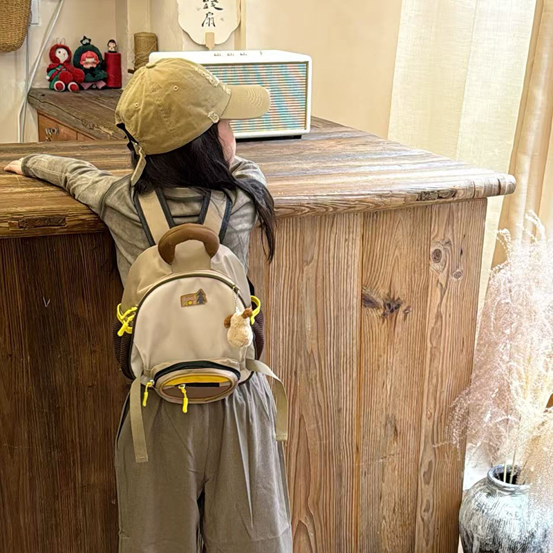 幼儿园双肩包男女孩儿童研学轻便书包宝宝可爱背包户外出游多拿包
