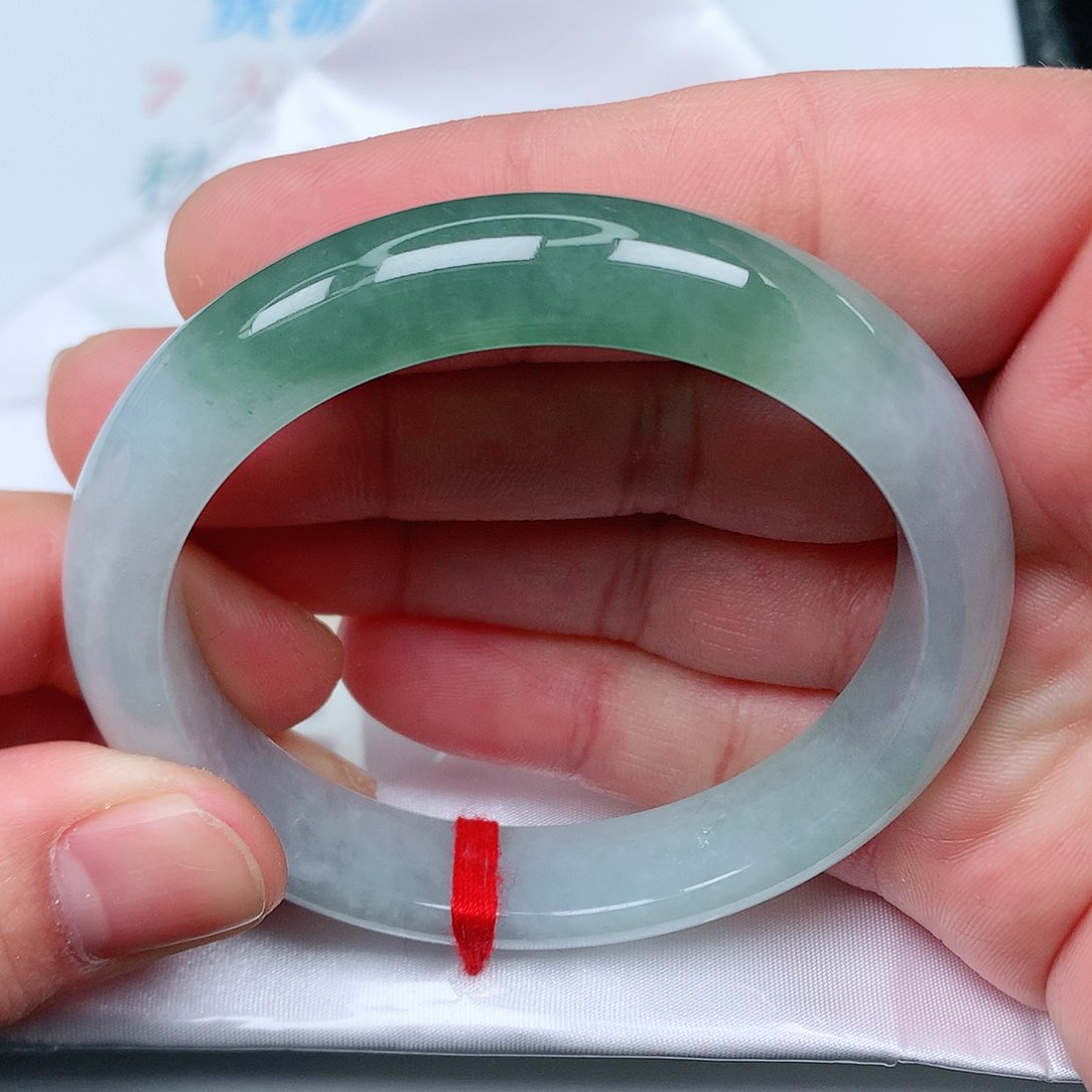 翡翠手镯未镶嵌天然