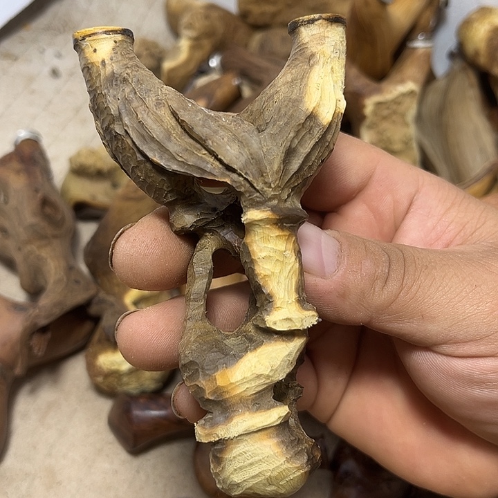 铁***成木雕艺术品的制作方法和工艺都