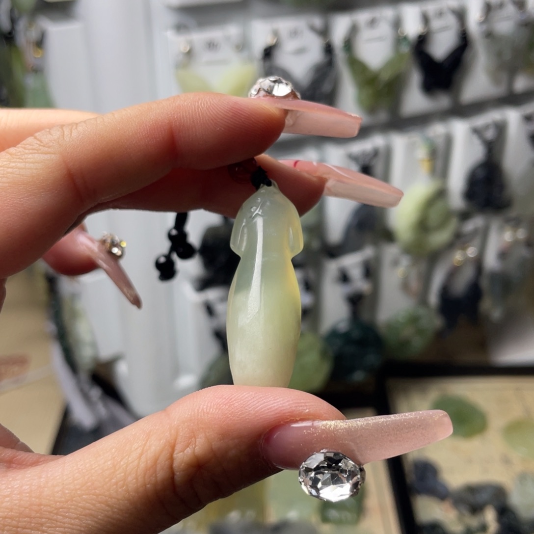 岫玉颈饰未镶嵌旗袍