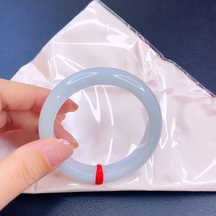 翡翠未镶嵌手镯冰胶条