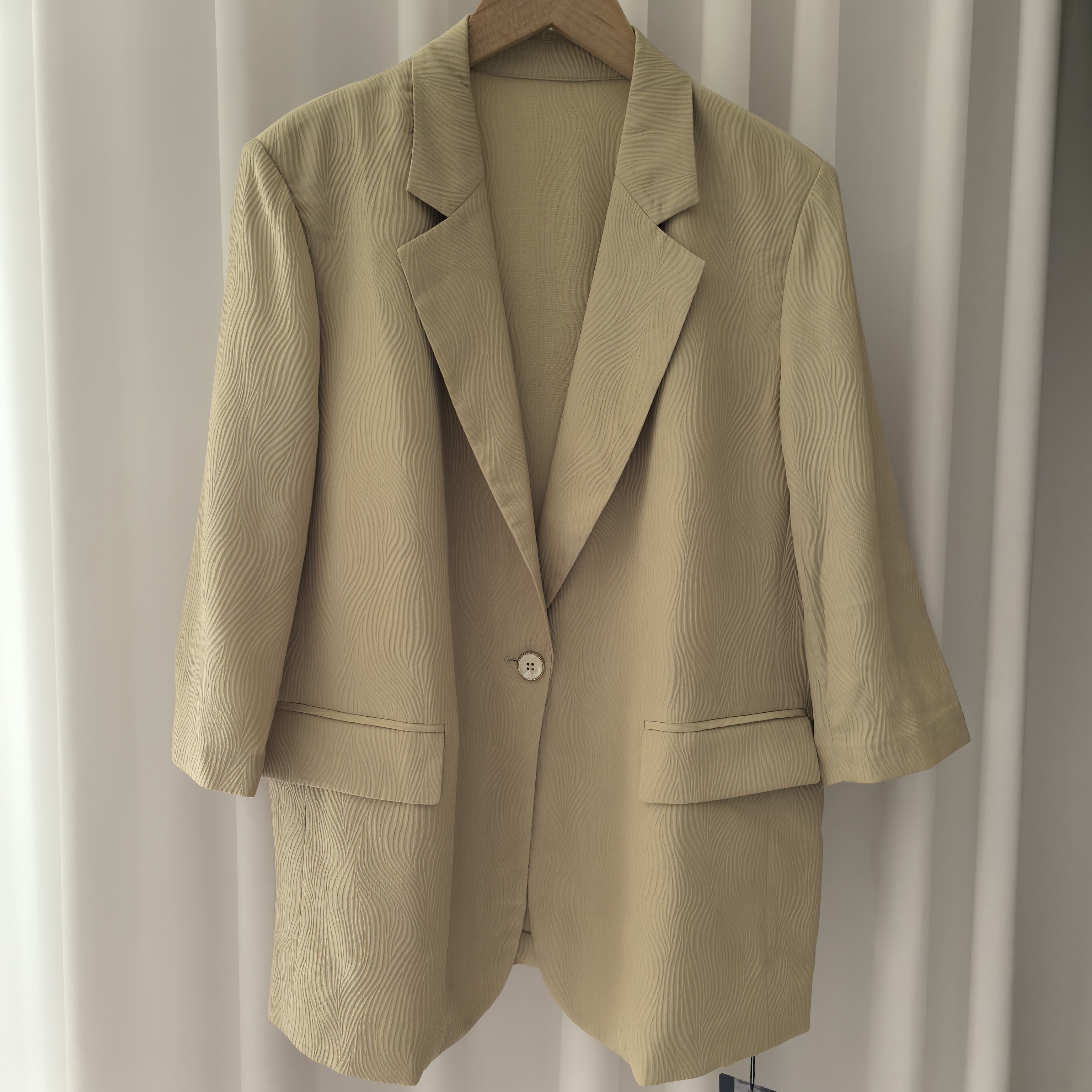 下摆手工嵌边 · 新款桑蚕丝西装外套 X8887