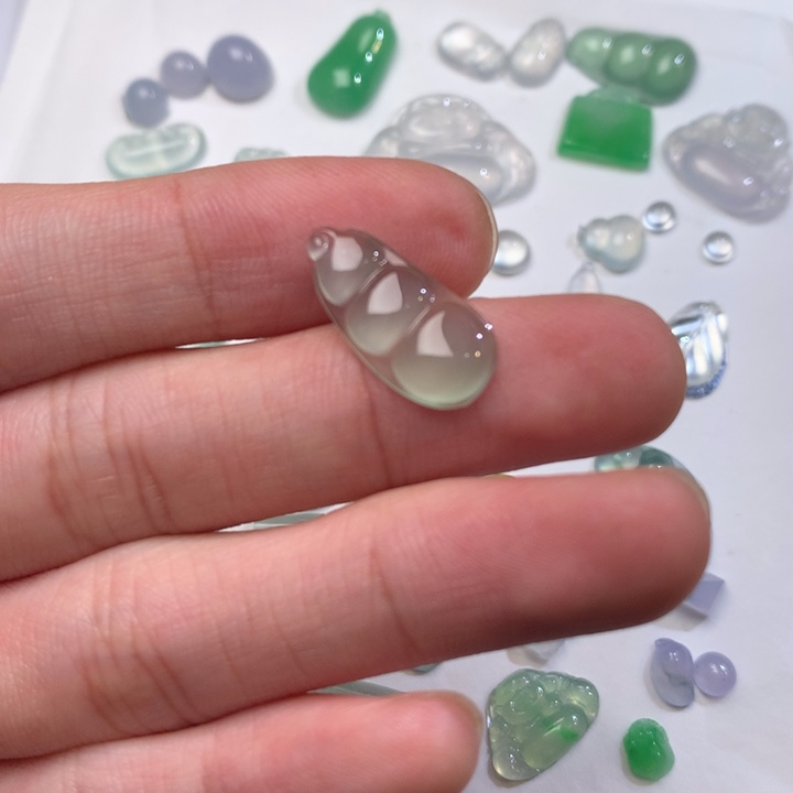 翡翠未镶嵌吊坠(不含链)豆