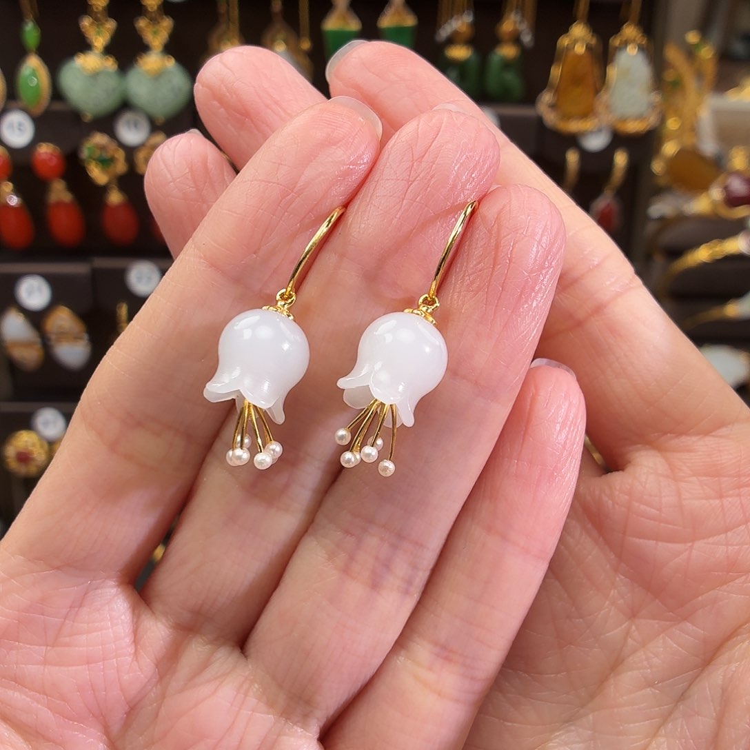 颈饰18K金镶嵌和田玉