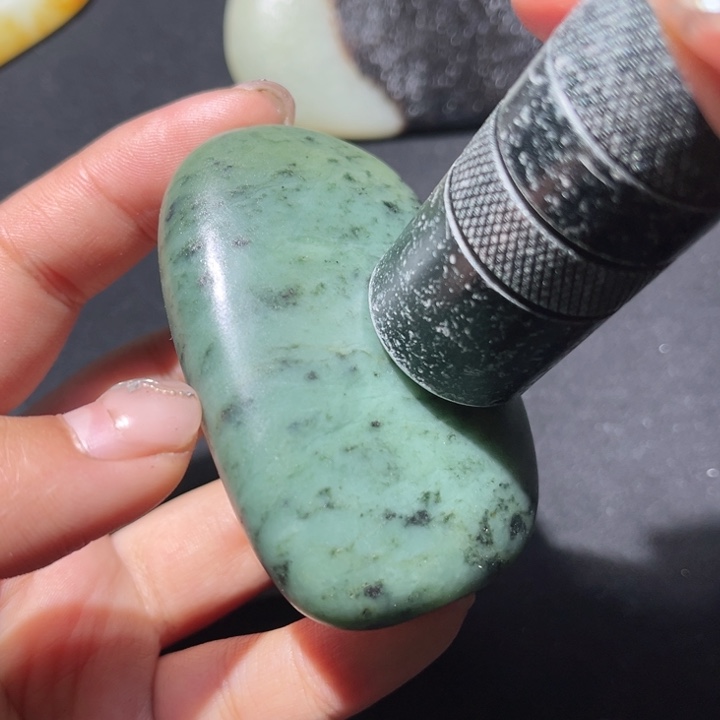 和田玉未镶嵌珠宝奇石