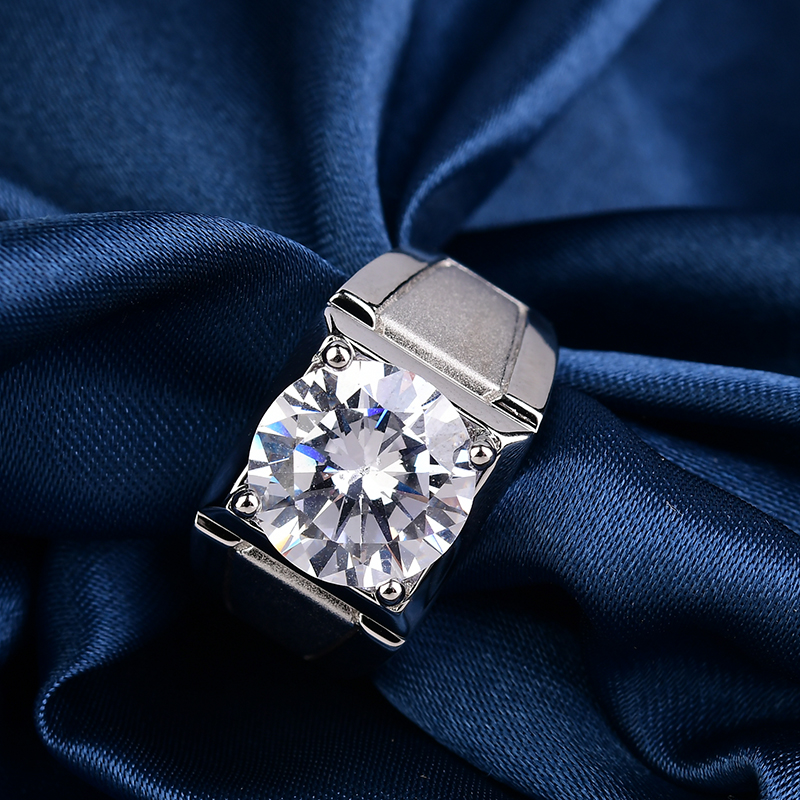 925银莫桑石戒指 喷砂男戒男士白色时尚经典豪华莫桑戒礼物镶嵌