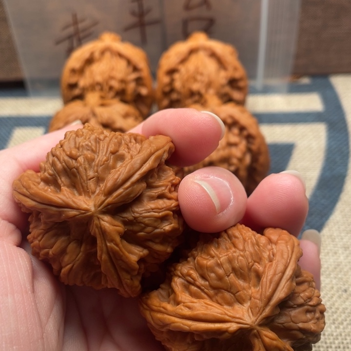 喆***加核桃白狮子42核桃