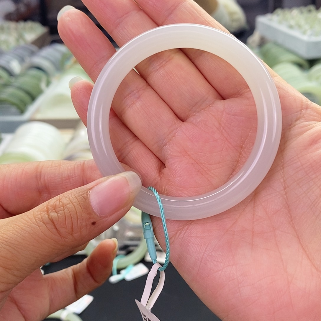 和田玉未镶嵌和田玉手镯51.52