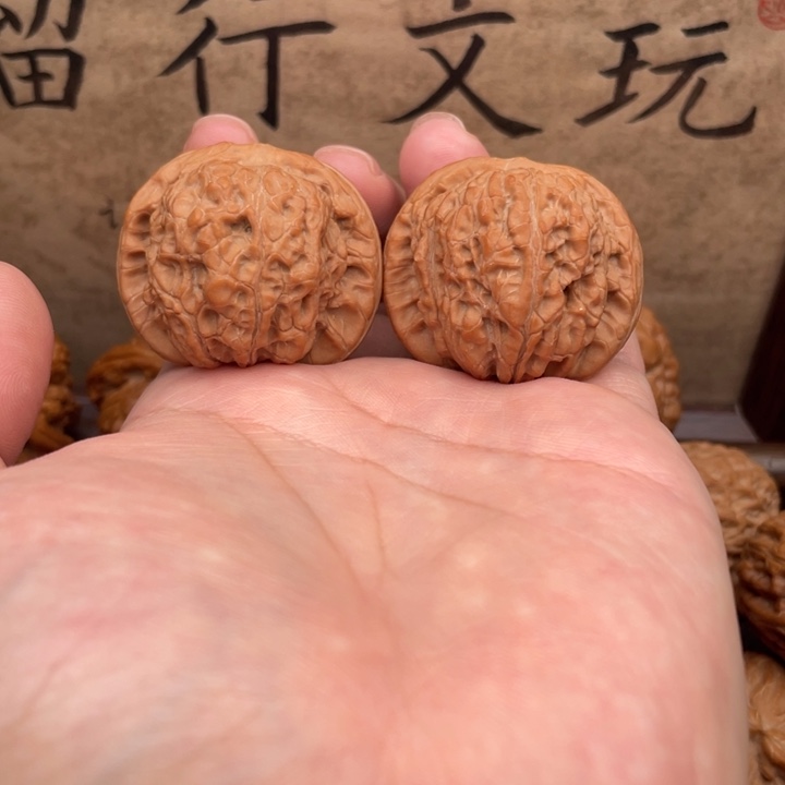 文玩核桃把件38血麒麟