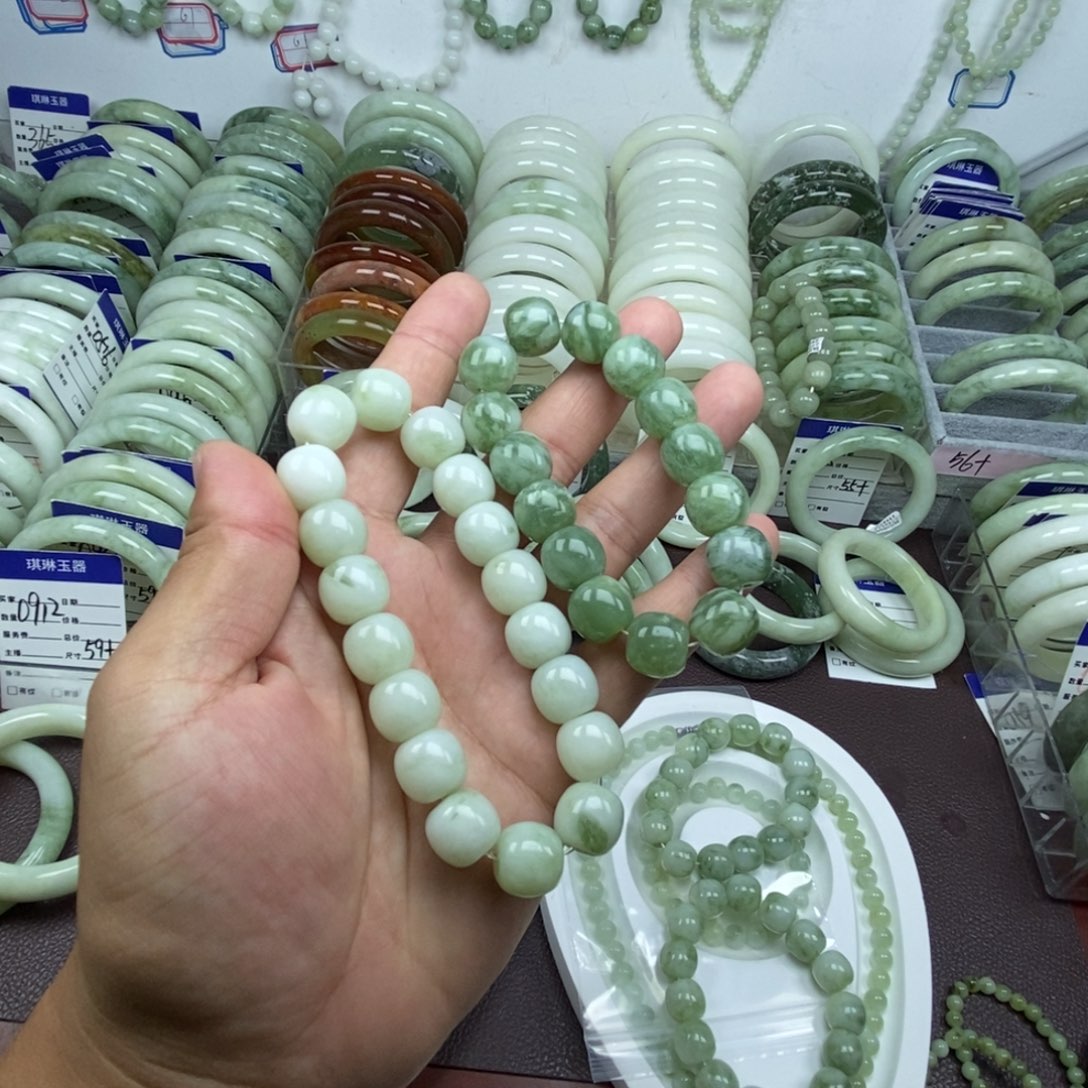 赛***西蛇纹石玉未镶嵌手链