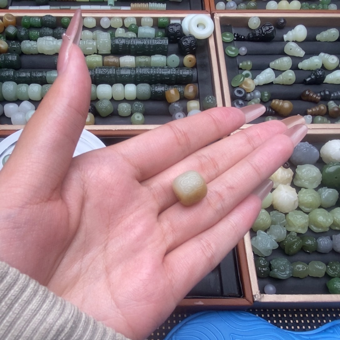 打***熊和田玉未镶嵌珠宝半成品