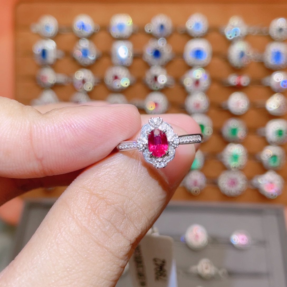 18K金镶嵌红宝石戒指0.56ct 无烧鸽血 