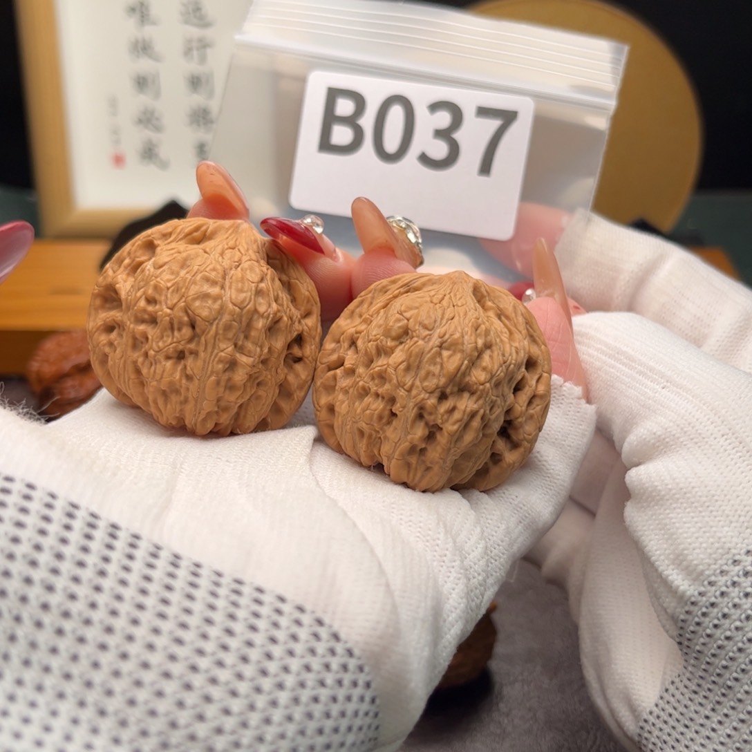 文玩核桃把件40绣球b 037