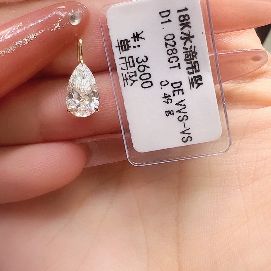 吊坠18K金镶嵌实验室培育钻石1.028ct K黄水滴形吊坠