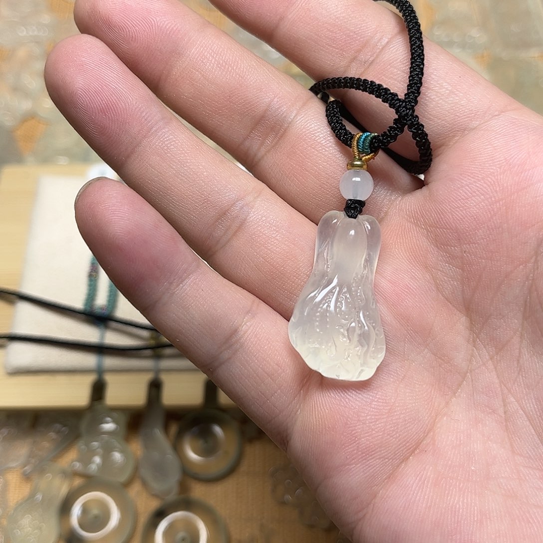 蛇纹石玉未镶嵌颈饰