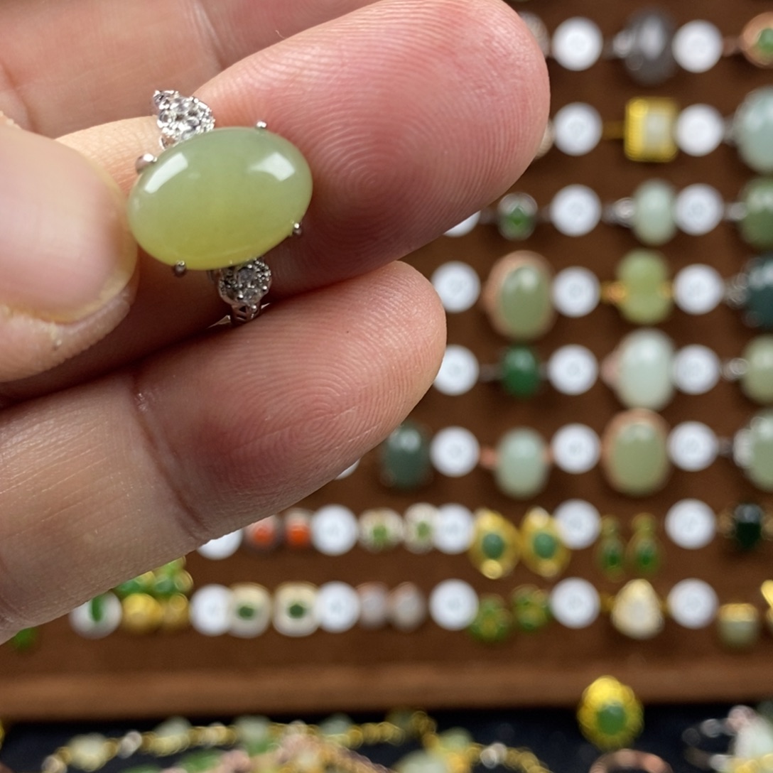 和田玉（青白玉）戒指合金