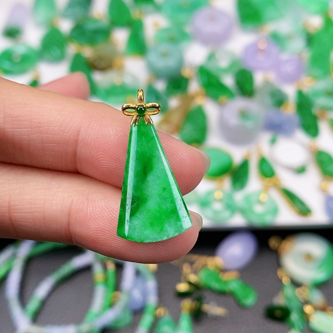 翡翠吊坠(不含链)18K金镶嵌
