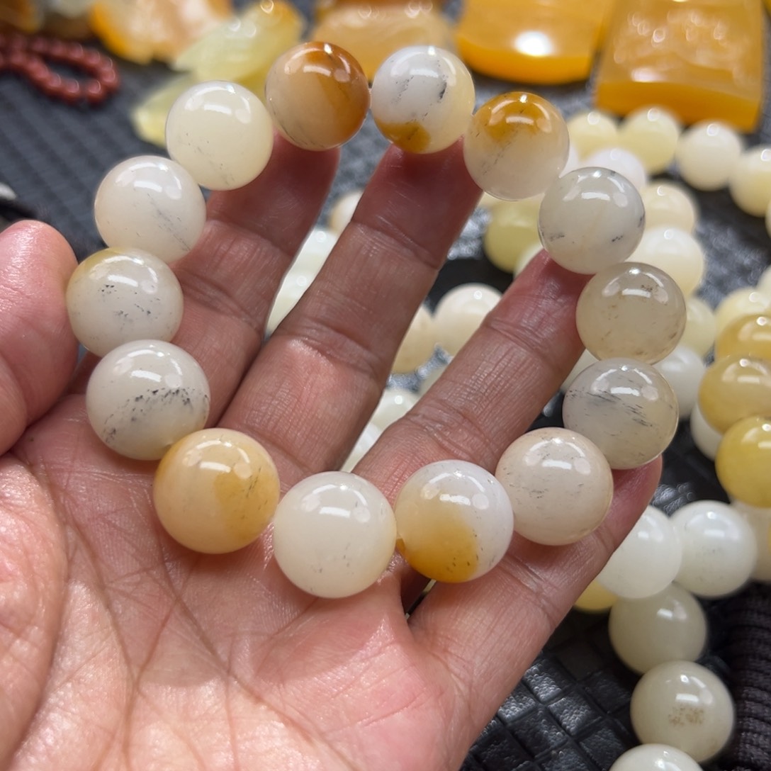 石英质玉未镶嵌颈饰