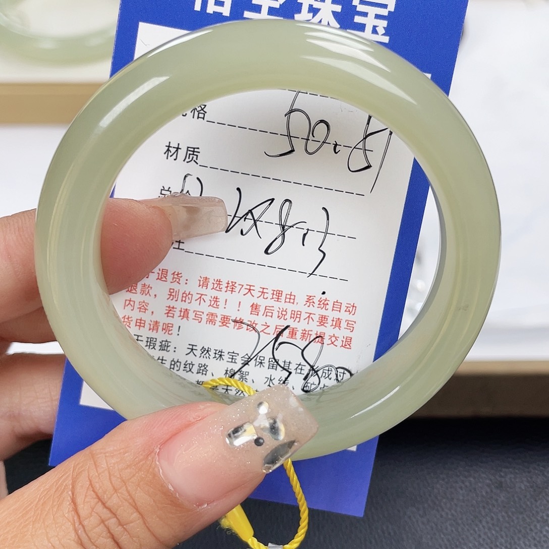 和田玉未镶嵌手镯