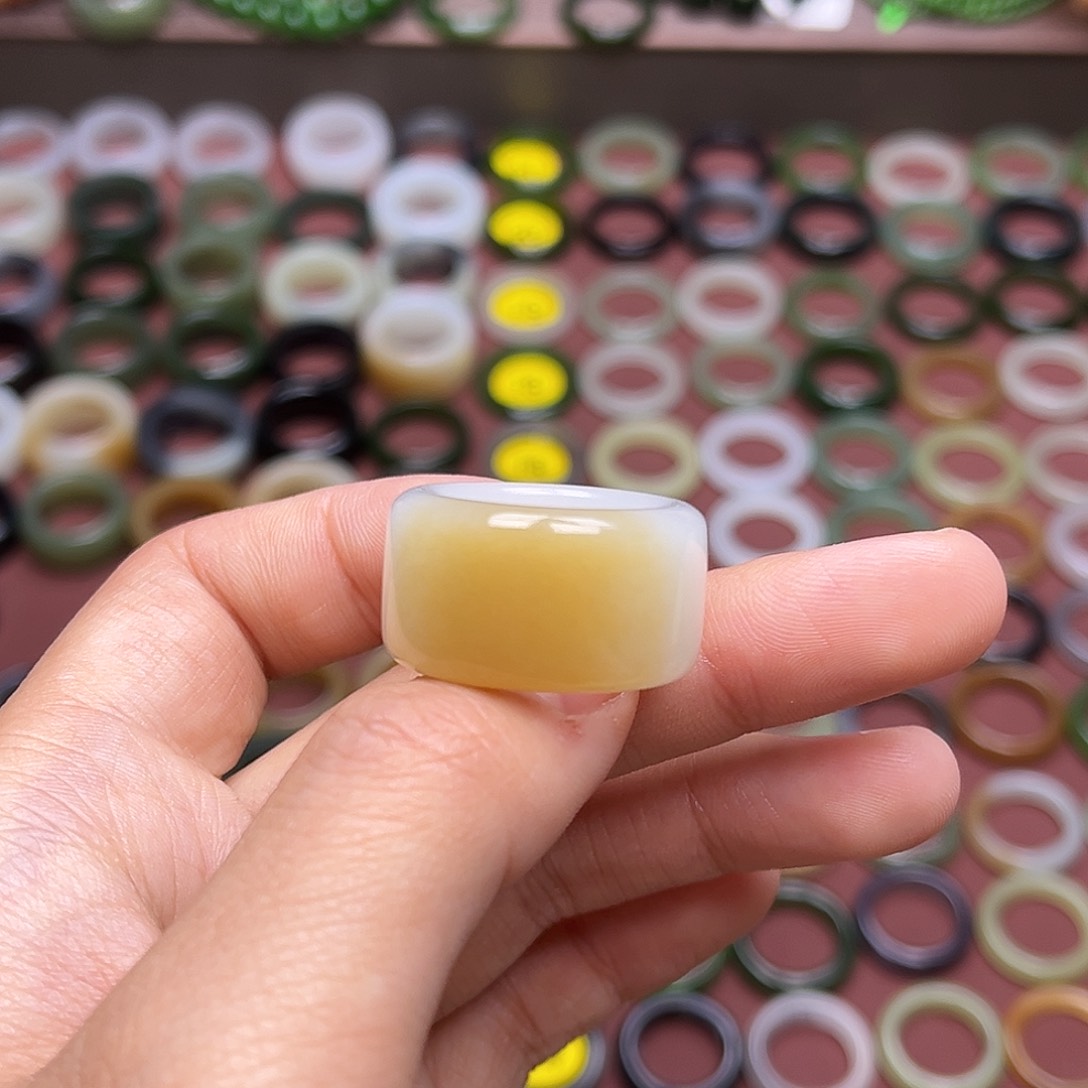 和田玉戒指未镶嵌18内径 且末一口金糖 