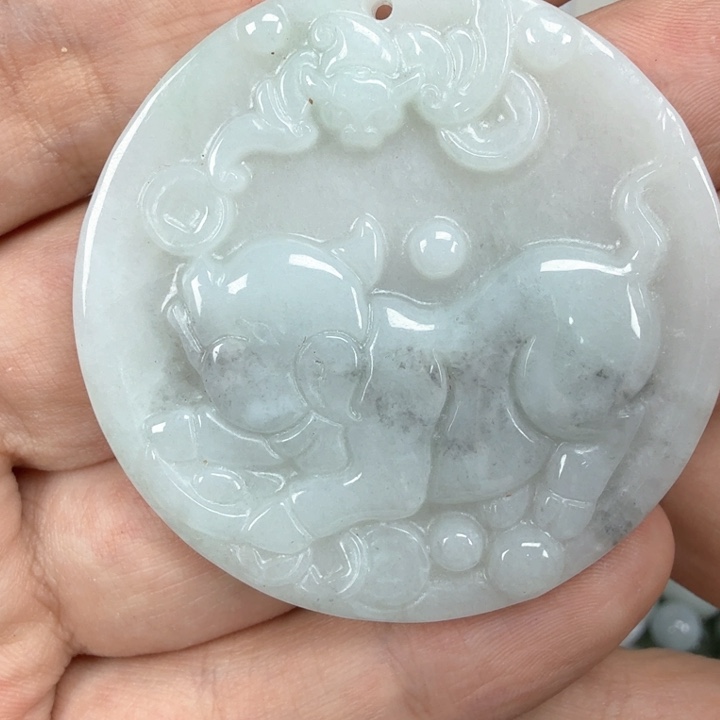 翡翠挂件未镶嵌翡翠
